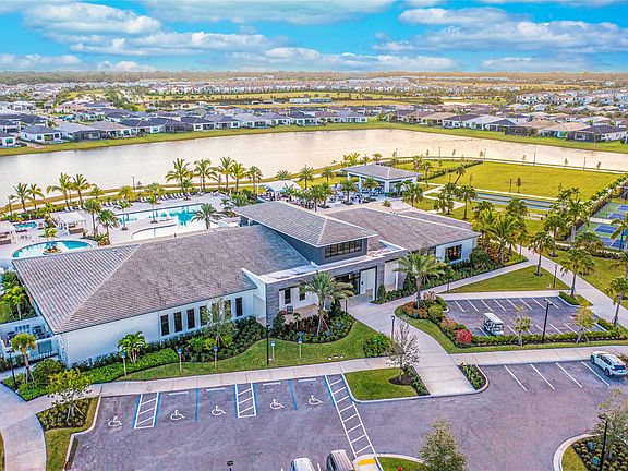 2nd image of 5029 Saint Armands Way