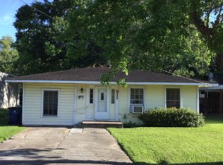 811 E Wilkins St, Angleton, TX 77515
