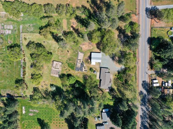 8890 Monument Dr, Grants Pass, OR 97526