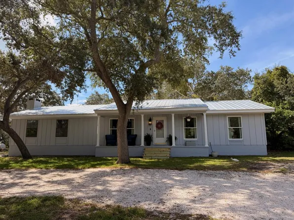 16990 Hodges Ave, Cedar Key, FL 32625