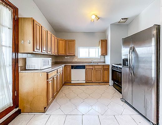 3rd image of 71-16 Ditmars Blvd #2