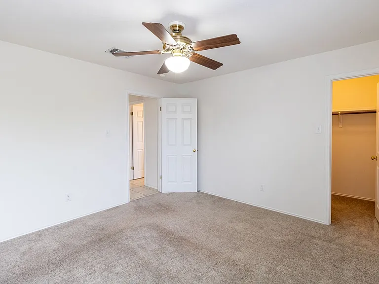 17501 Wiseman Dr — Photo 13