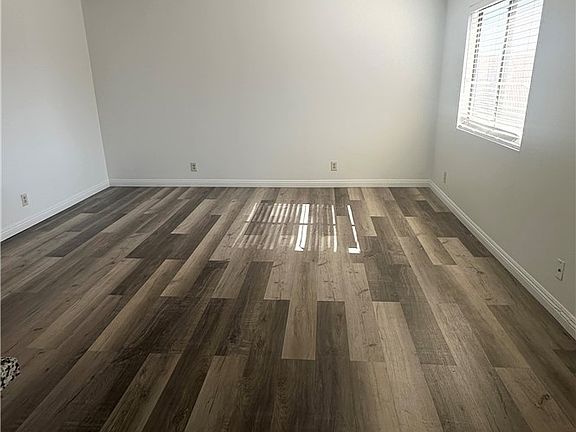 5th image of 4300 N Lamont St APT 233
