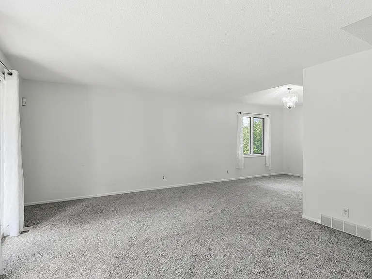 2217 S 164th Cir — Photo 16