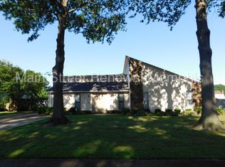 4435 Crescent Park Dr, Memphis, TN 38141