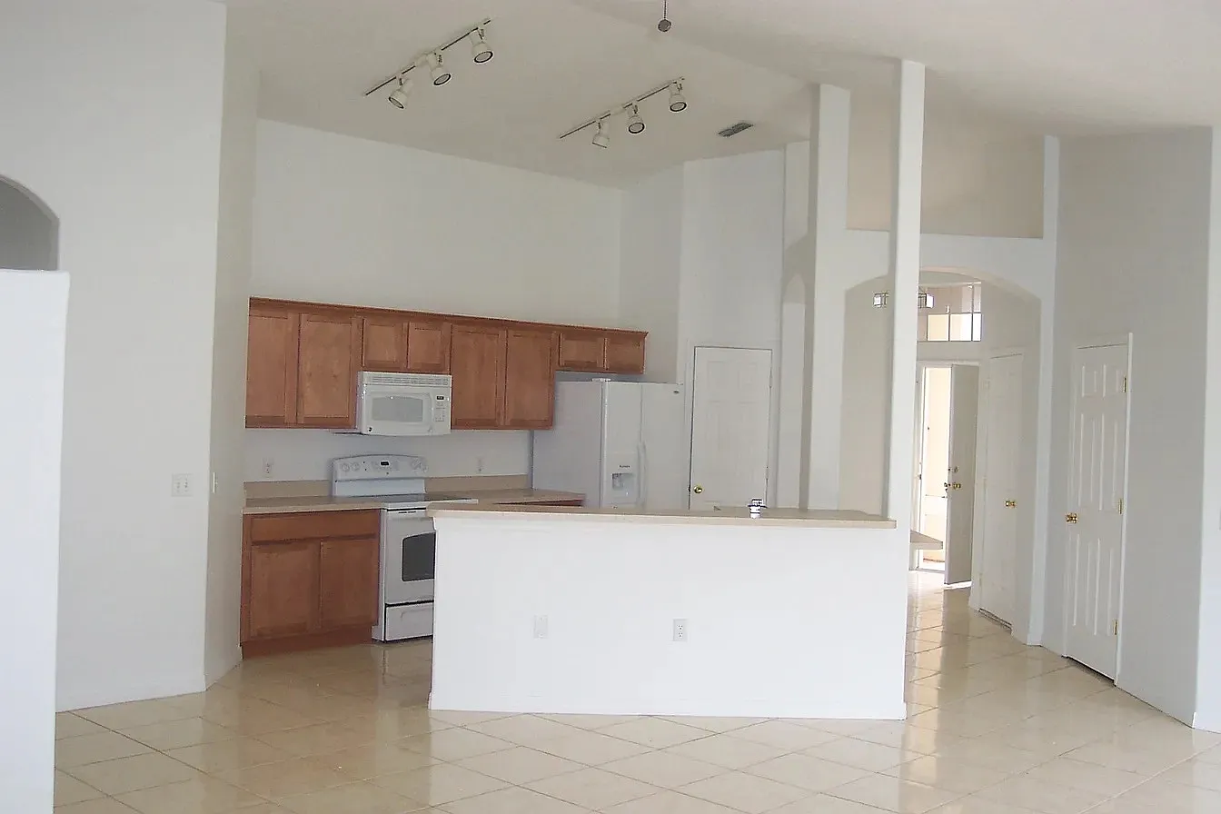 4 bed, 1900 sqft, $1,800 — Photo 3