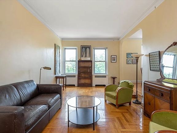 4th image of 601 Pelham Pkwy N APT 607