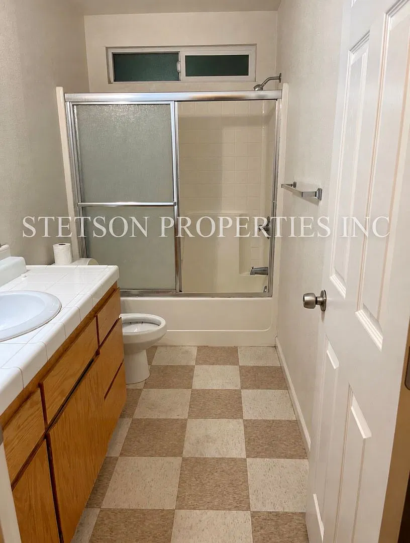 960b — Photo 3
