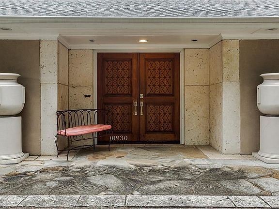4th image of 10930 Russwood Cir