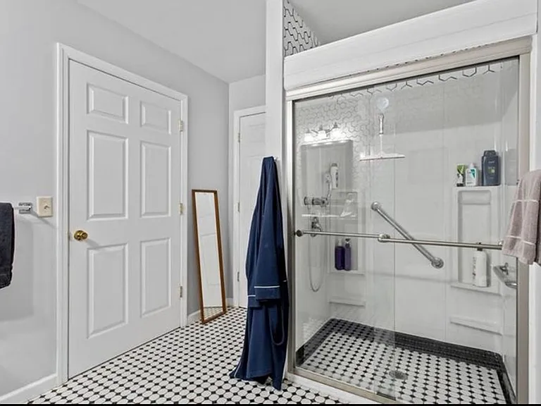204 Superior Ave — Photo 22
