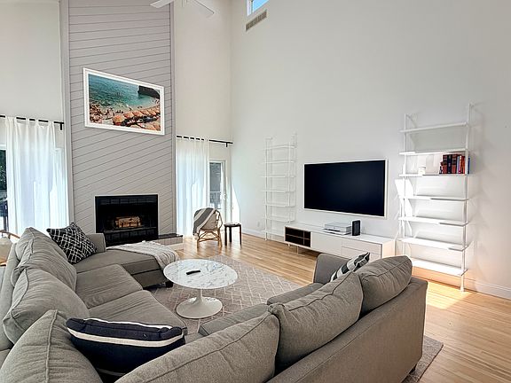 3rd image of 7 Midhampton Ct