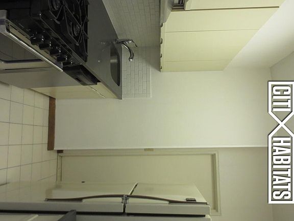 3rd image of 200 E 58th St APT 17J