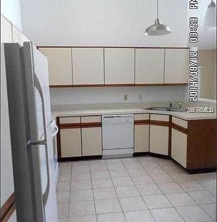 4th image of 31 Lakepointe Cir