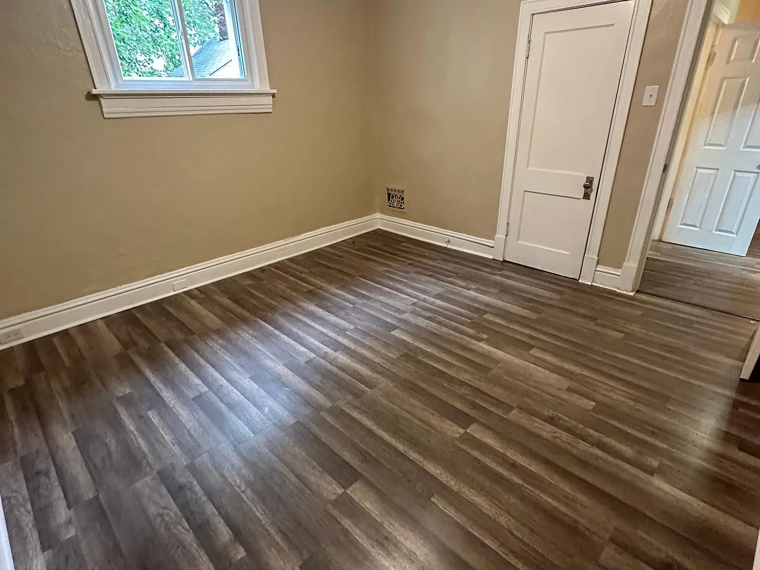 2 bed, 900 sqft, $925 — Photo 2