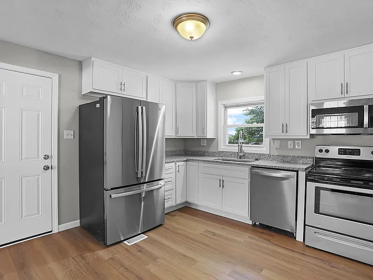 531 Donna Dr — Photo 2
