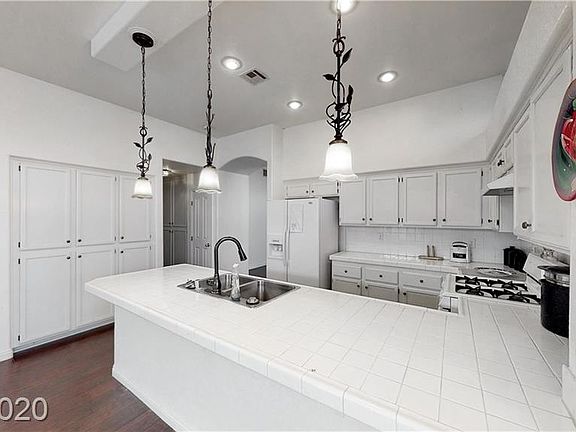 5th image of 9224 Estrada Ave