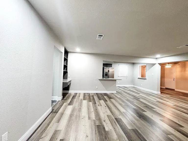 9750 Hillis St — Photo 16