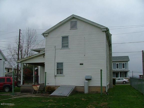 4th image of 333 Main St