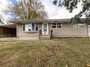 2141 Carter Rd, Dubuque, IA 52001