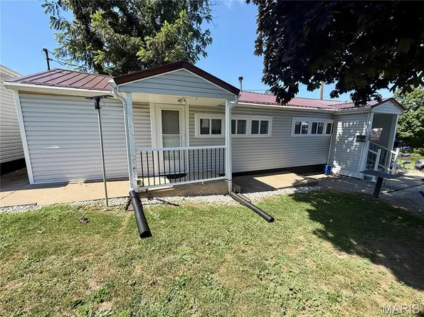1517 Vesper St, Hannibal, MO 63401