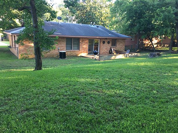 2nd image of 815 Glencrest Ln