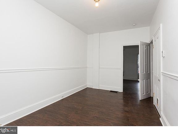 3rd image of 849 Queen St