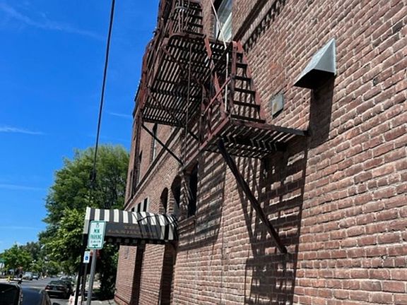 3rd image of 615 SE Evergreen Ave #200-201
