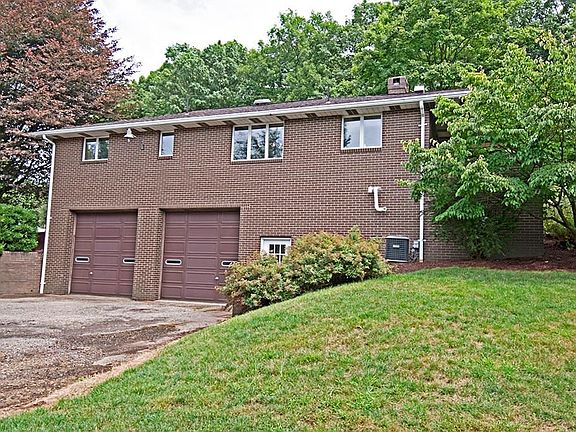 5th image of 2796 Lori Dr