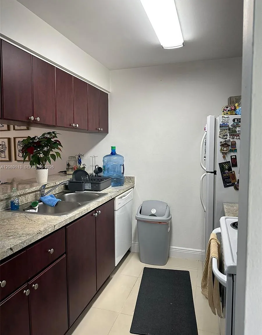 Las Vistas At Doral Condo — Photo 1