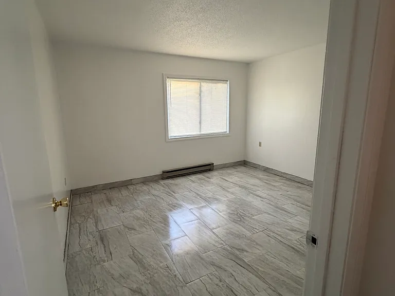 Hawthorne Cir — Photo 5