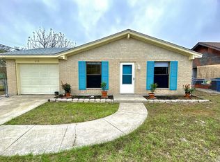 819 E Cedar St, Rockport, TX 78382