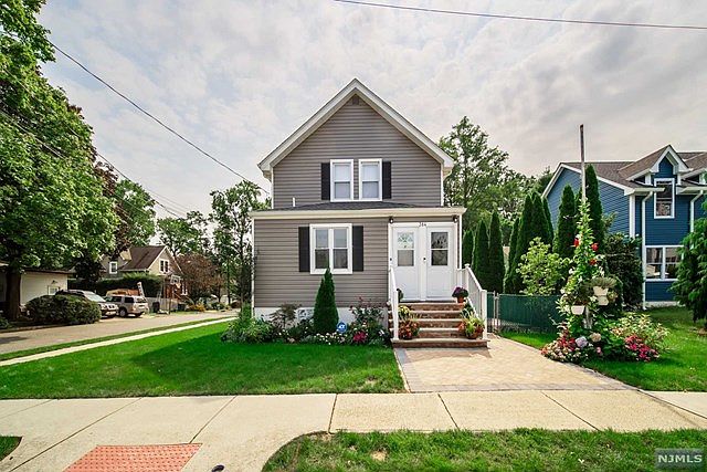 1st image of 384 Roslyn Ave Unit 1