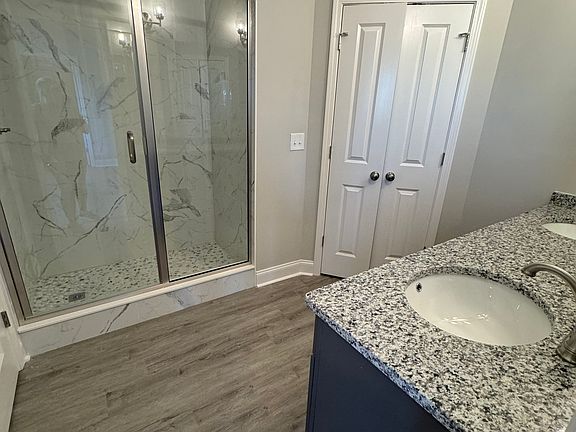 5th image of 3001 Laredo Dr