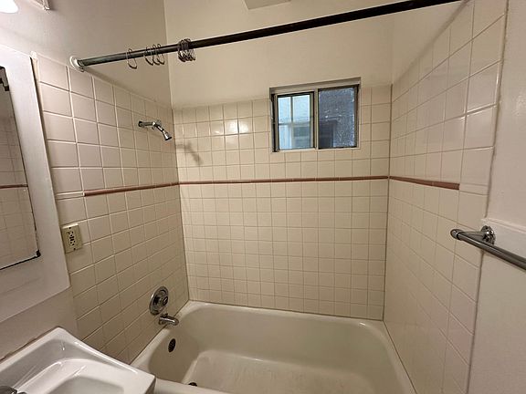 4th image of 2319 Grant St APT 5