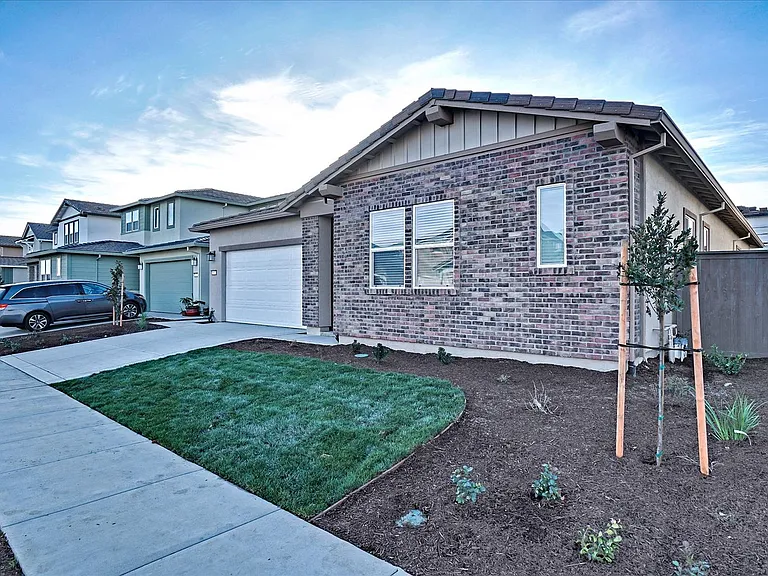 5937 Lakestone Dr — Photo 3