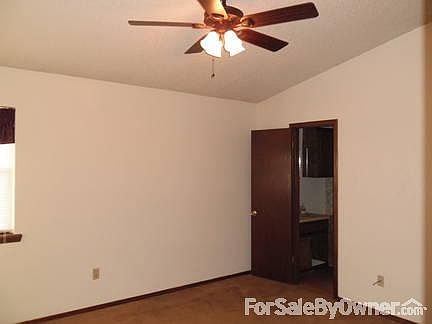 Master Bedroom
						:
						Vaulted ceiling, walk-in closet, ceiling fan