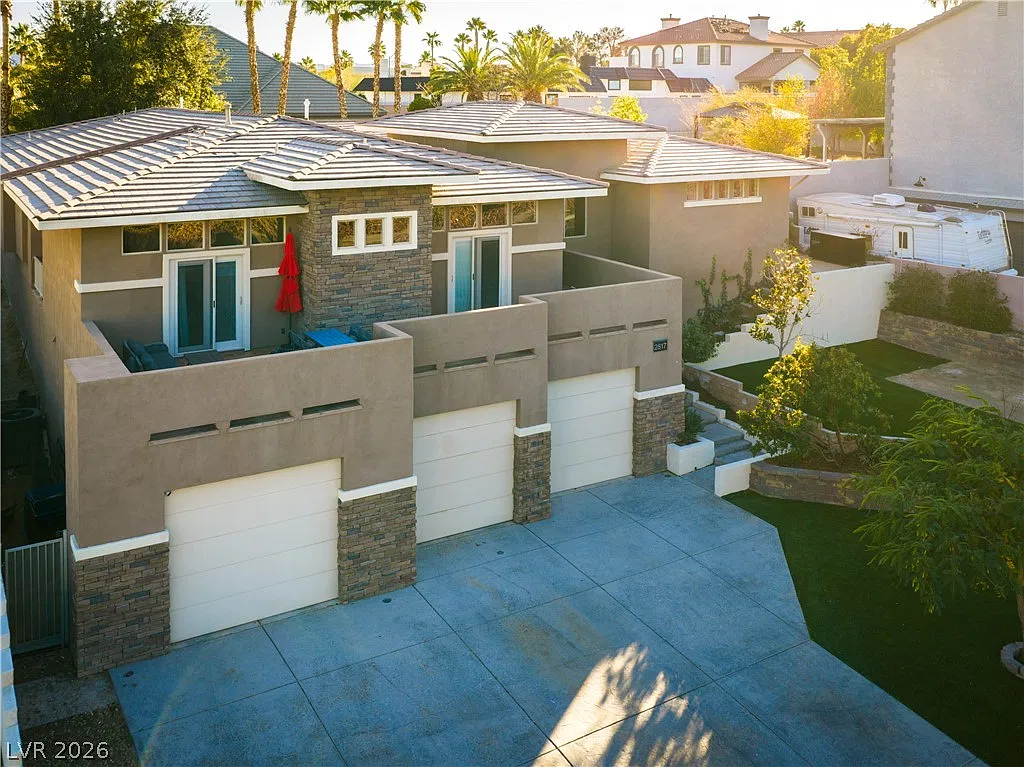 4 bed, 3.5 bath, 3179 sqft, $7,300 — Photo 2