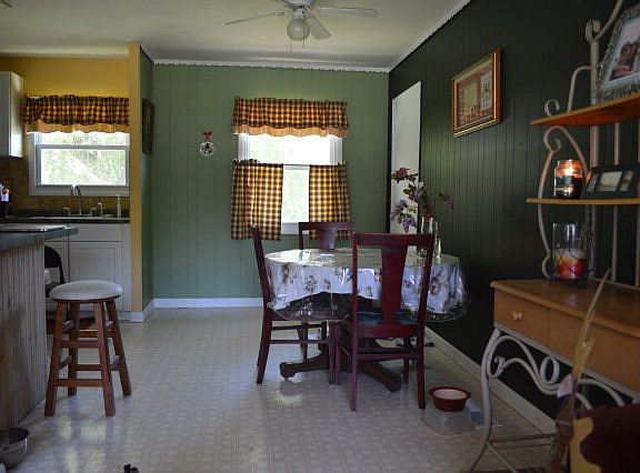 3rd image of 10 Mohican Ln