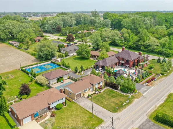 3050 Bouffard Rd, Lasalle, ON N9H 1W5