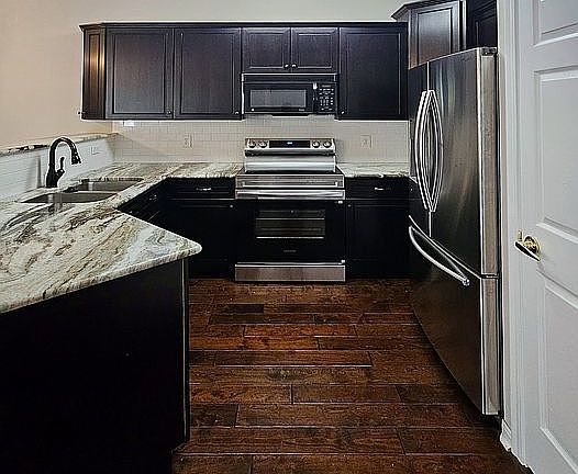 3rd image of 529 Ivy Ridge Dr