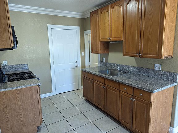 4th image of 6382 Los Robles Ave