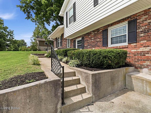 5th image of 555 Ardmore Ln