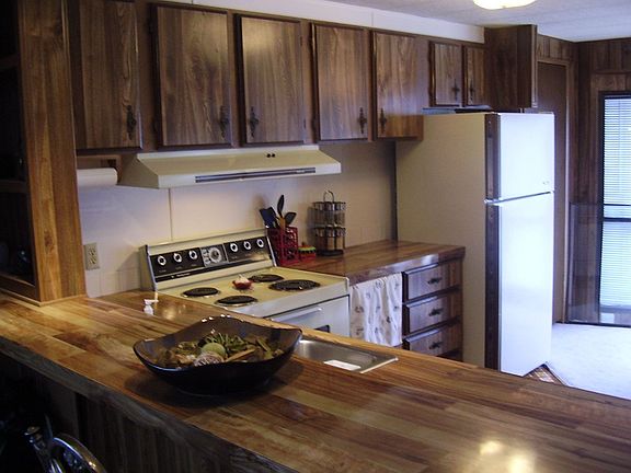 Kitchen & Bar