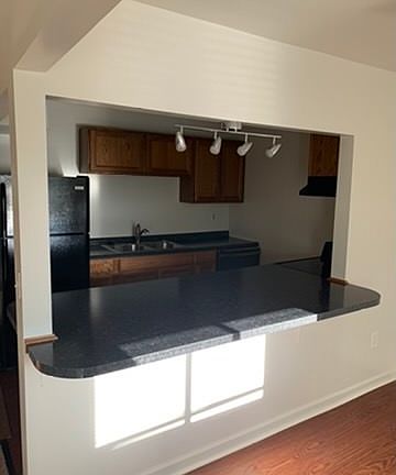 2nd image of 326 Rawson St #M8