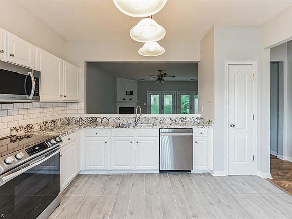 3rd image of 3989 Katherine Way