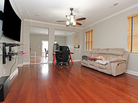5th image of 8758 Shadowglen Dr