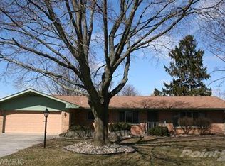 1117 S Trail Ln, Saint Joseph, MI 49085