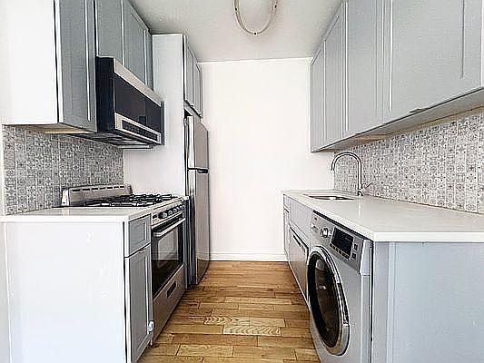 3rd image of 169 W 228th St #2B