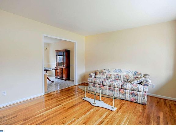 4th image of 108 Macarthur Dr