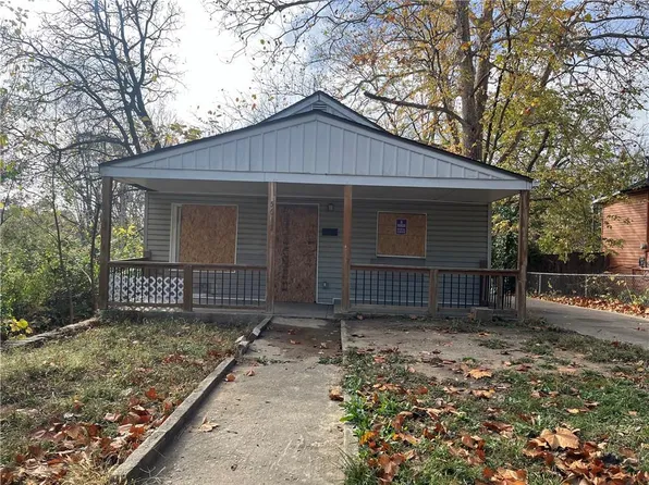 5613 E 29th St, Kansas City, MO 64128